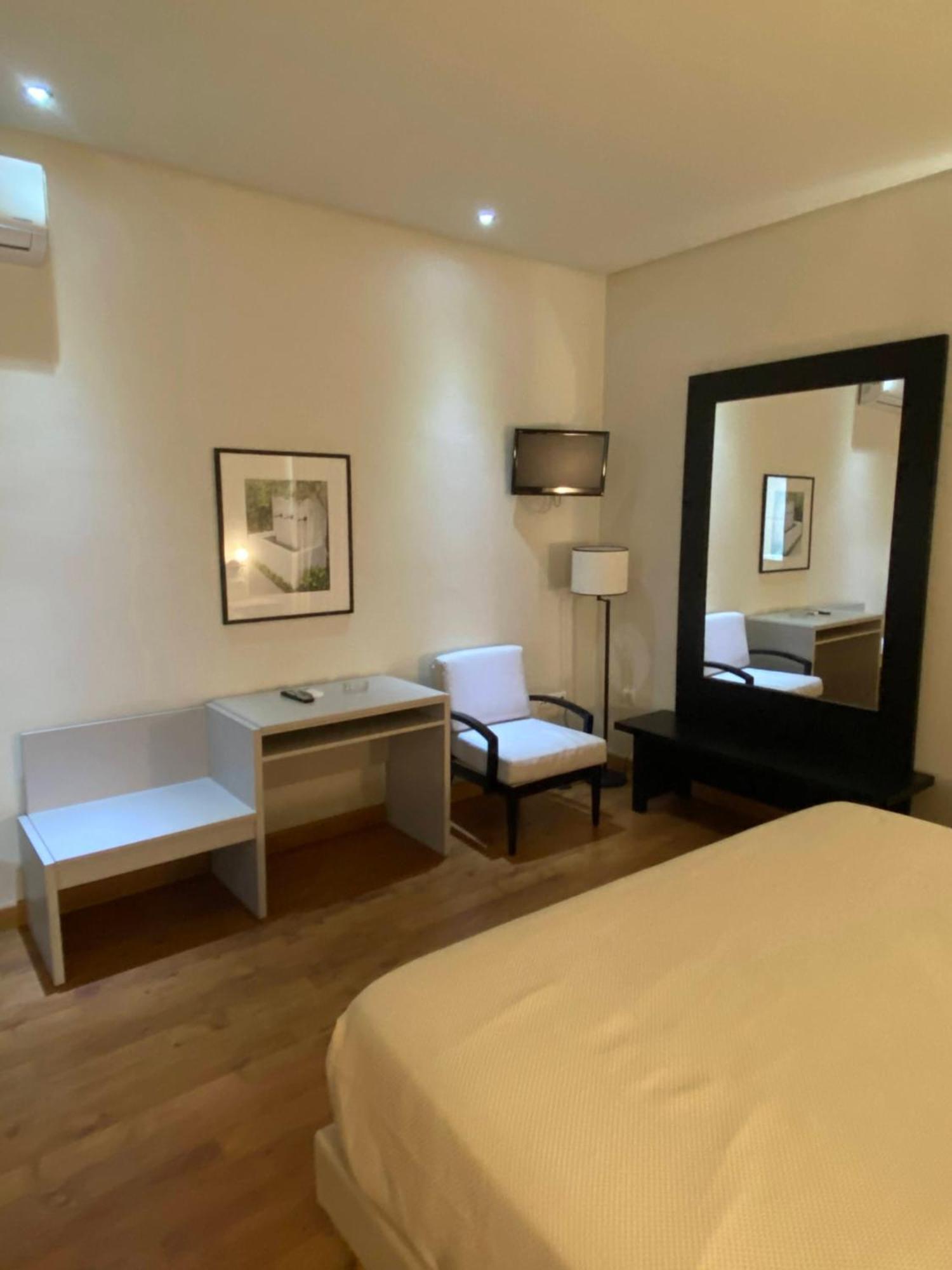 Hotel Santa Ana ラ・カルロータ エクステリア 写真